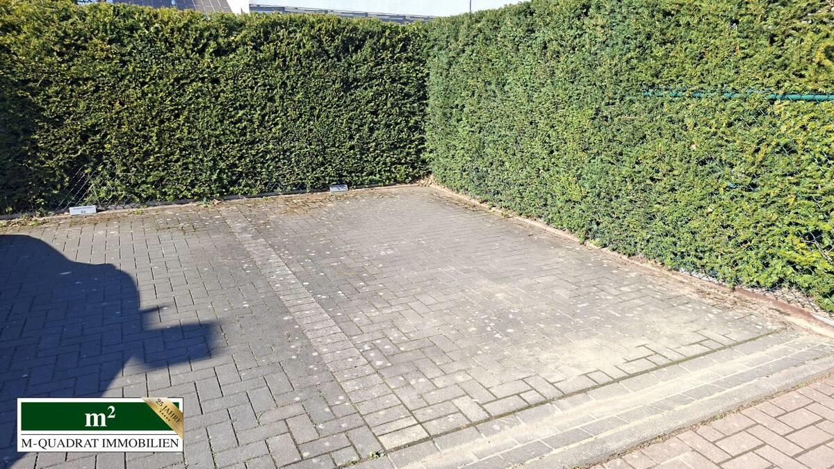 Stellplatz hinter dem Objekt