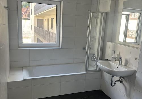 Badezimmer mit Badewanne