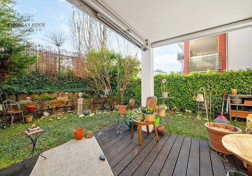 Überdachte Terrasse mit Markise