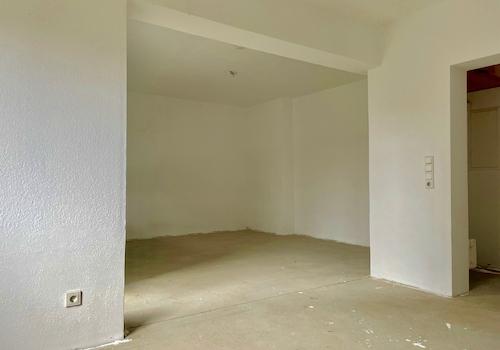 geräumiges Wohnzimmer