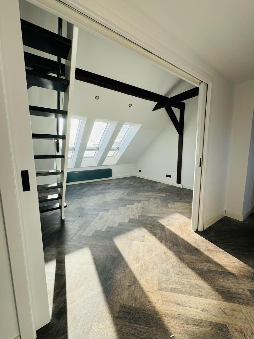 Zimmer mit Zugang Spitzboden