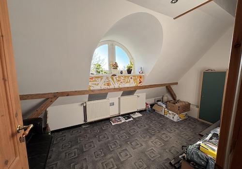 Zimmer im Spitzboden