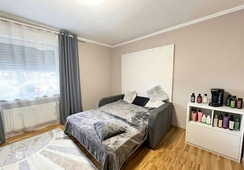 Schlafzimmer I Whg. 1. OG links - (KI generiert)