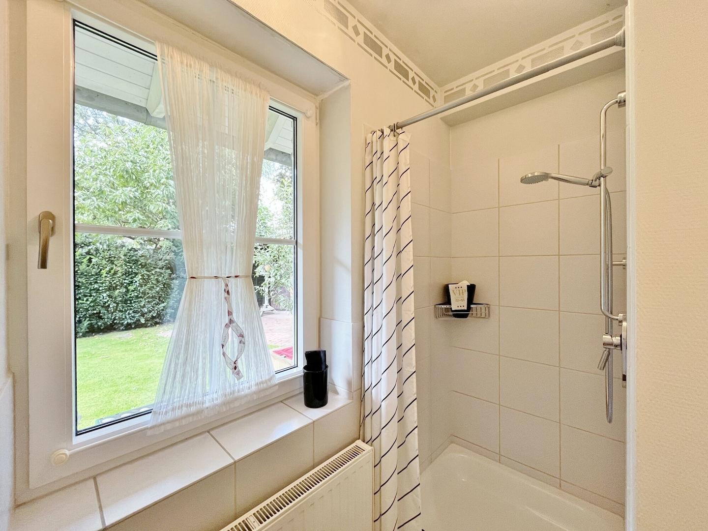 Gäste-WC mit Dusche 