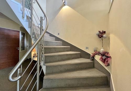 Treppe ins Obergeschoss