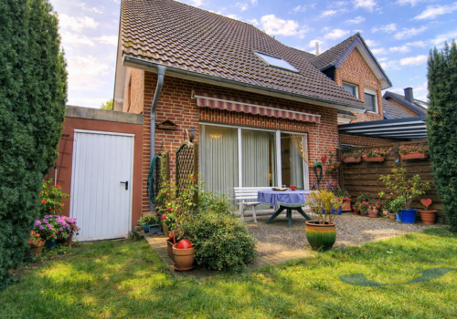 Garten mit zugang zur Garage