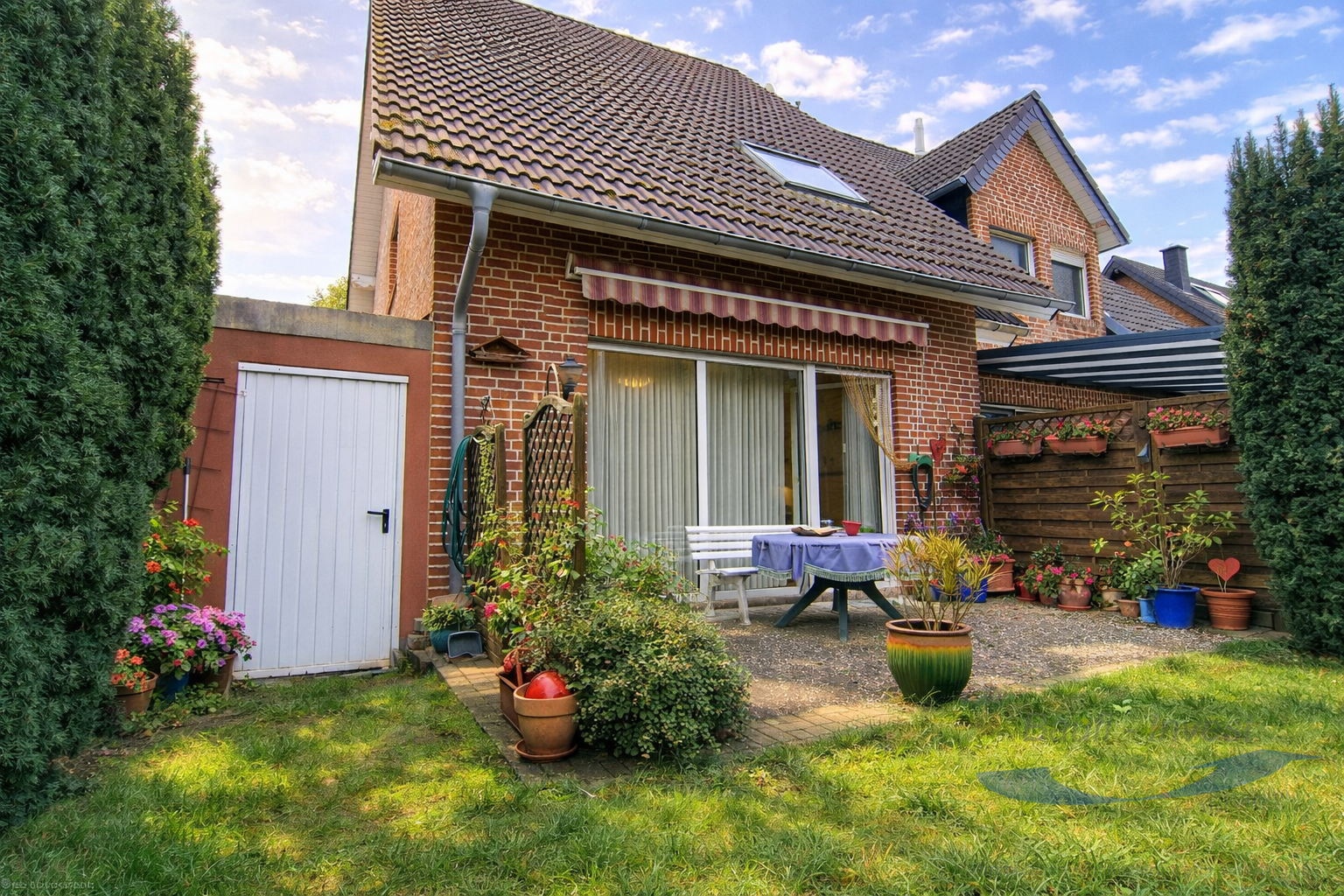 Garten mit zugang zur Garage