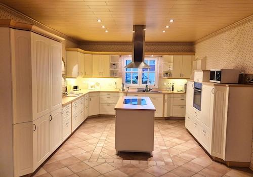 Küche mit Kochinsel