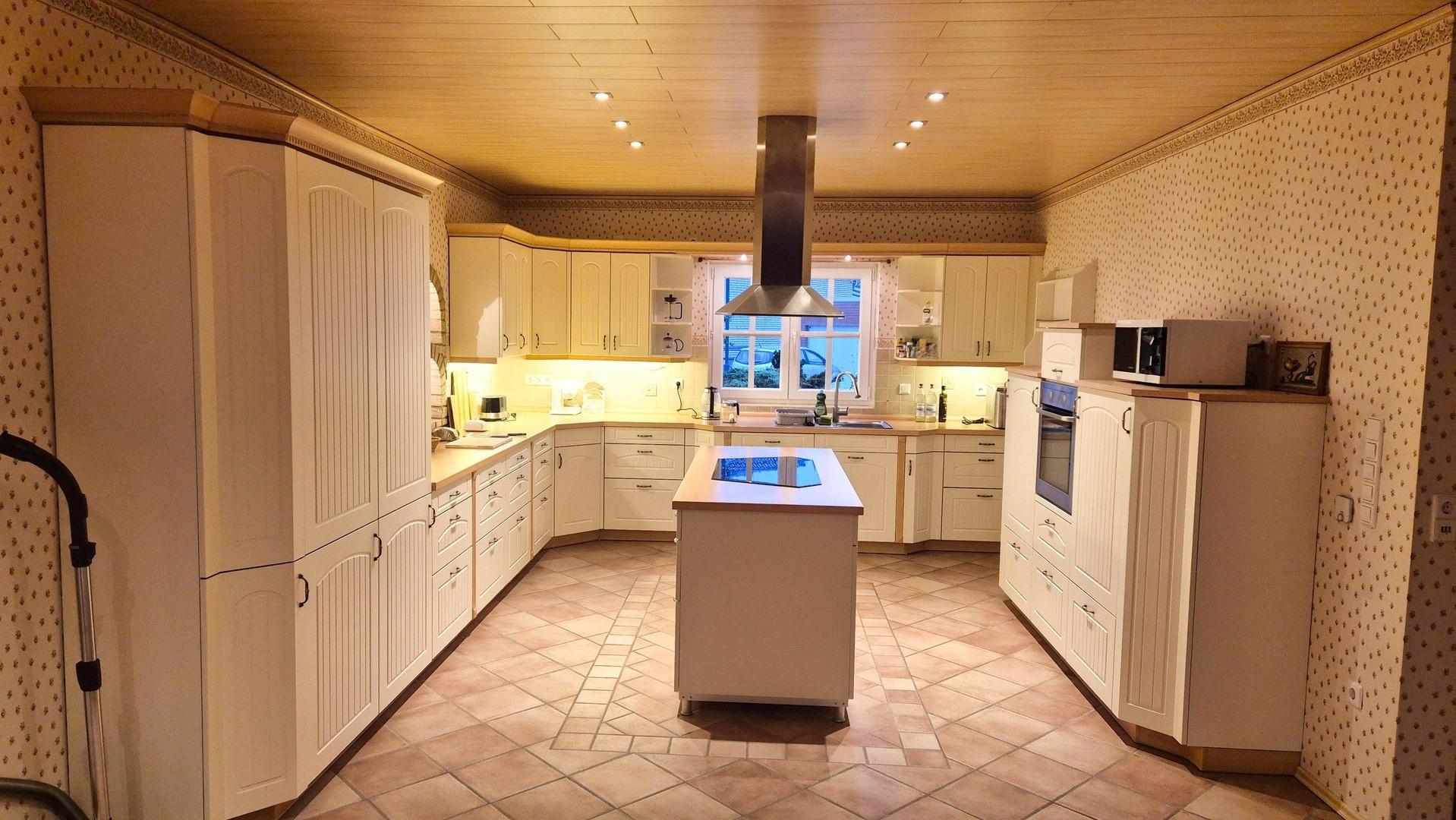 Küche mit Kochinsel