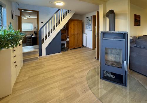 Wohnbereich mit Kamin für gemütliche Stunden