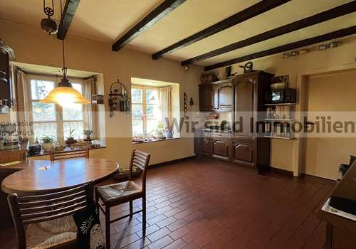 Große Küche mit Essecke