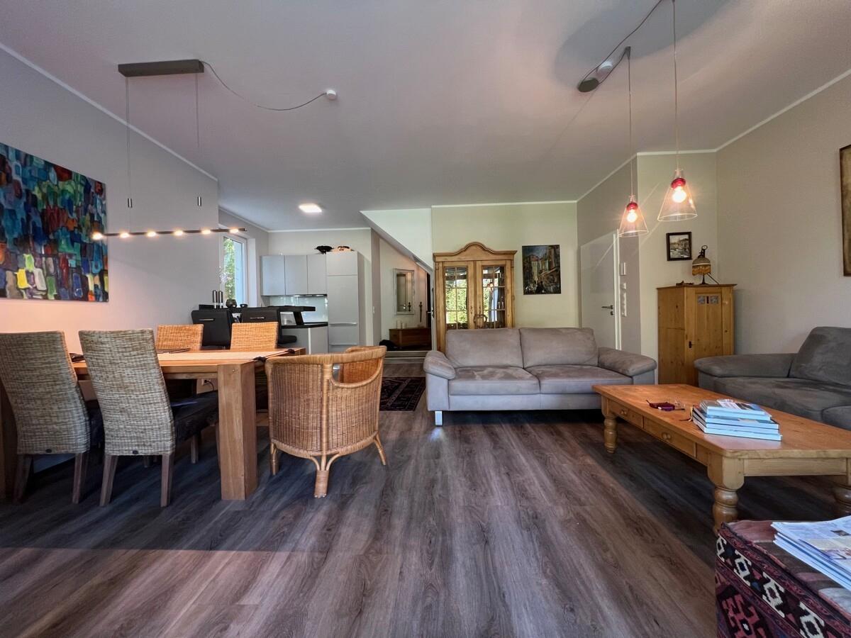 Wohnzimmer mit Küchenbereich 