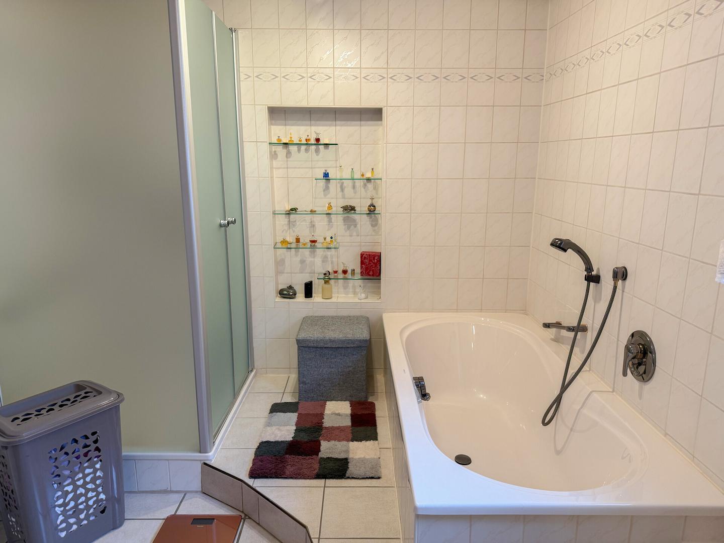 Haus 2 OG Dusch-/Wannenbad