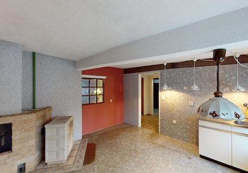 Küche mit Kachelofen