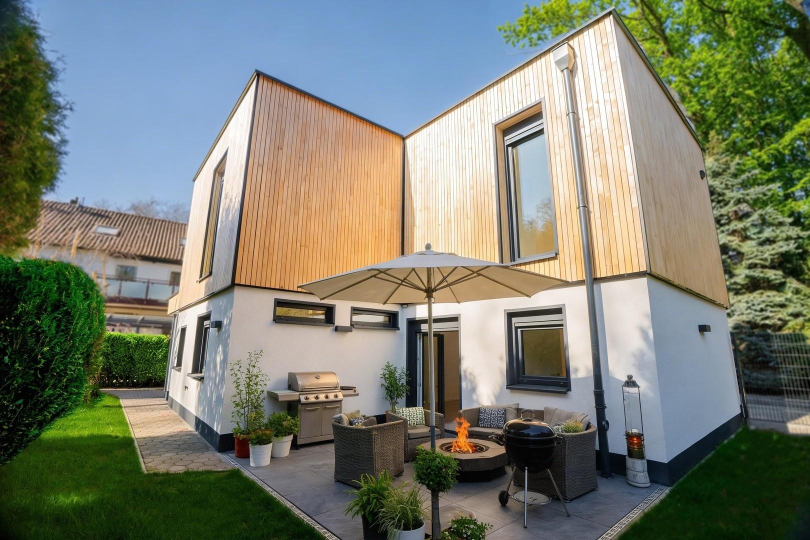 A_Terasse_bei_Tag_AI