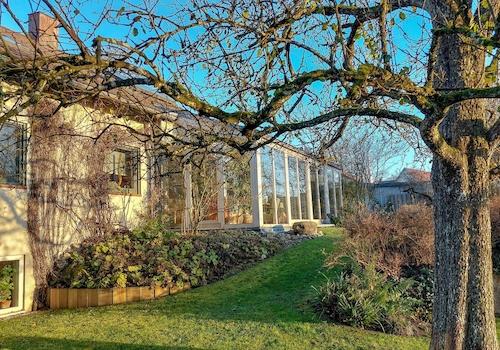 Gartenseite von West