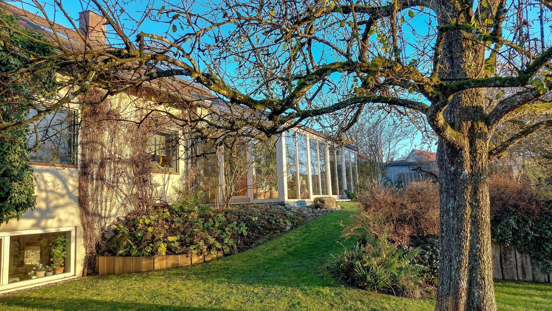 Gartenseite von West