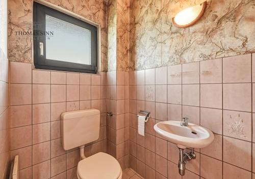 EG: Gäste-WC im Eingangsbereich