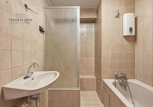 OG: Innenliegendes Bad mit Potential zu Ihrer Wohlfühl-Oase