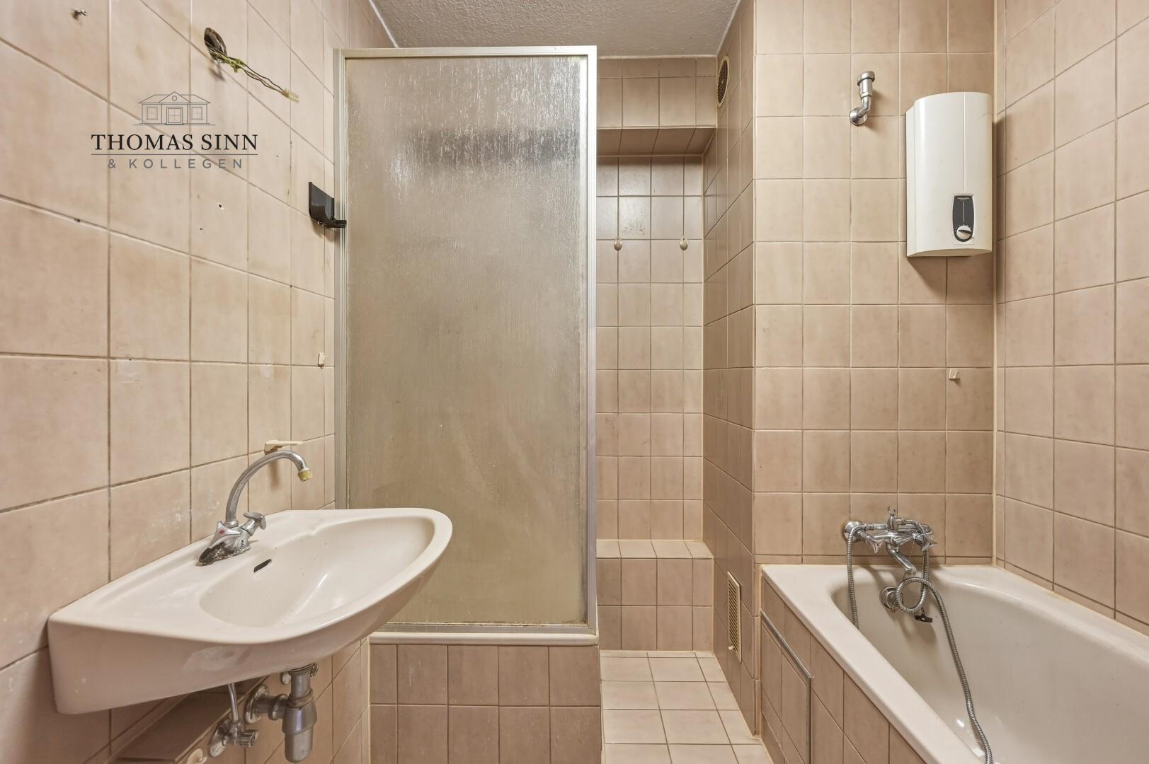 OG: Innenliegendes Bad mit Potential zu Ihrer Wohlfühl-Oase