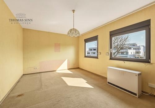 OG: Geräumiges Schlafzimmer - Hier werden Sie von der Morgensonne geweckt