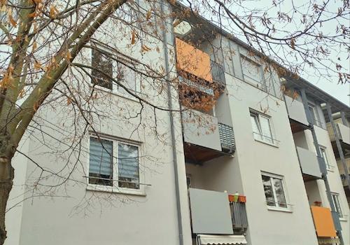 Balkon zur Südseite mit Markise