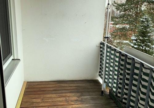 Balkon in Richtung Süden mit Markise