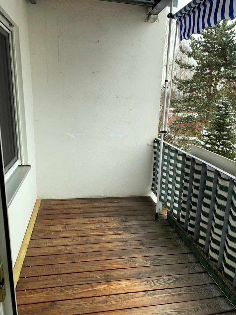 Balkon in Richtung Süden mit Markise