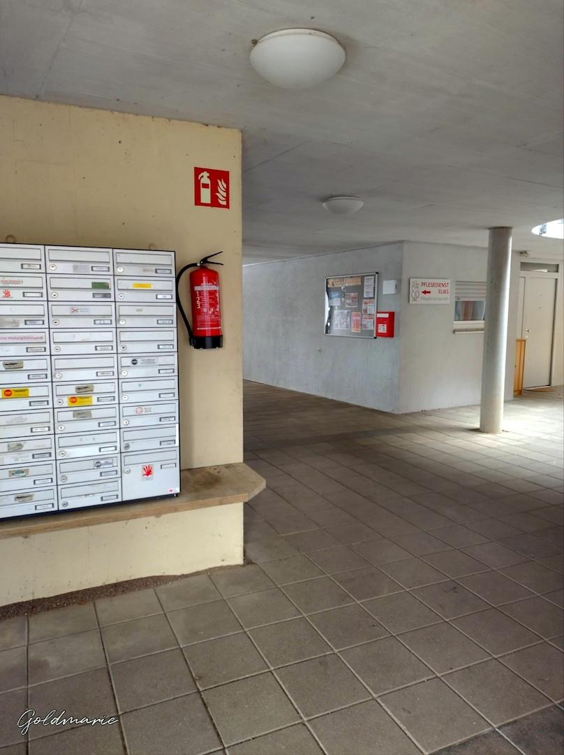 Eingangsbereich mit Briefkastenanlage