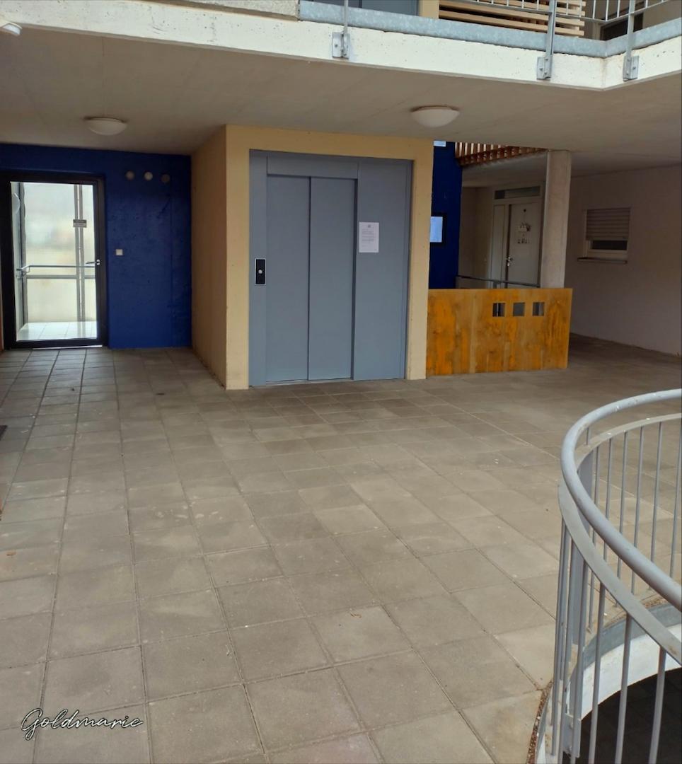 Geräumiger Aufzug bis in den Keller