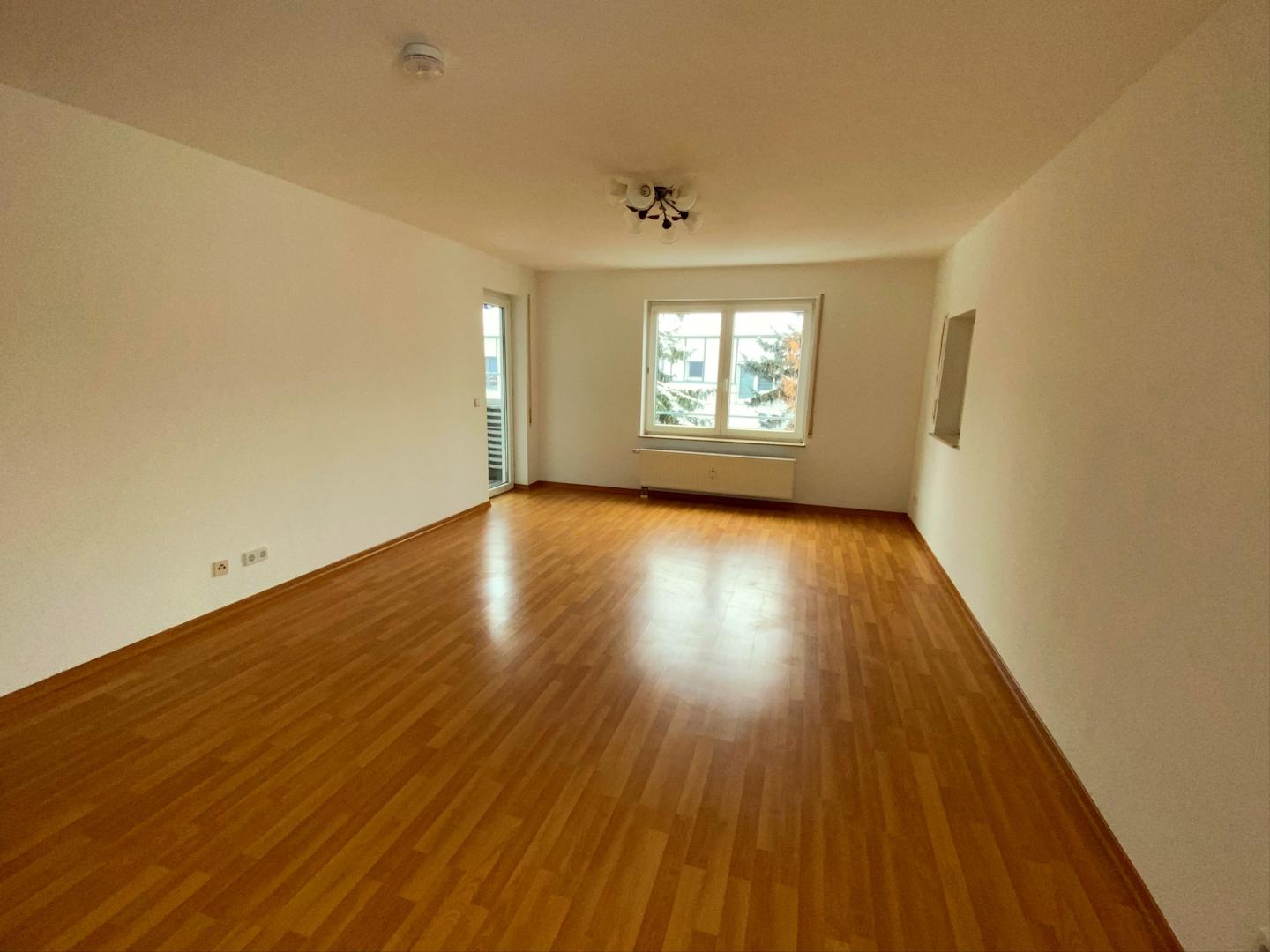 Geräumiges Wohnzimmer