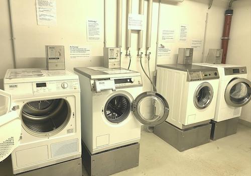 Gemeinschaftswaschraum mit Münzeinwurf