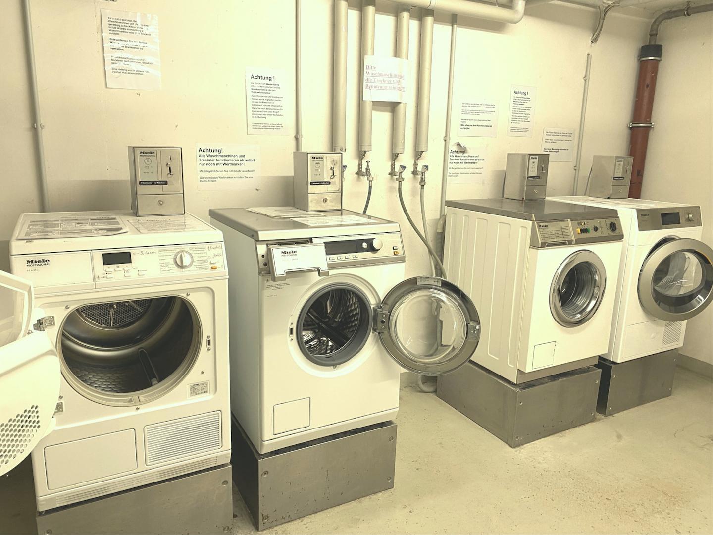 Gemeinschaftswaschraum mit Münzeinwurf