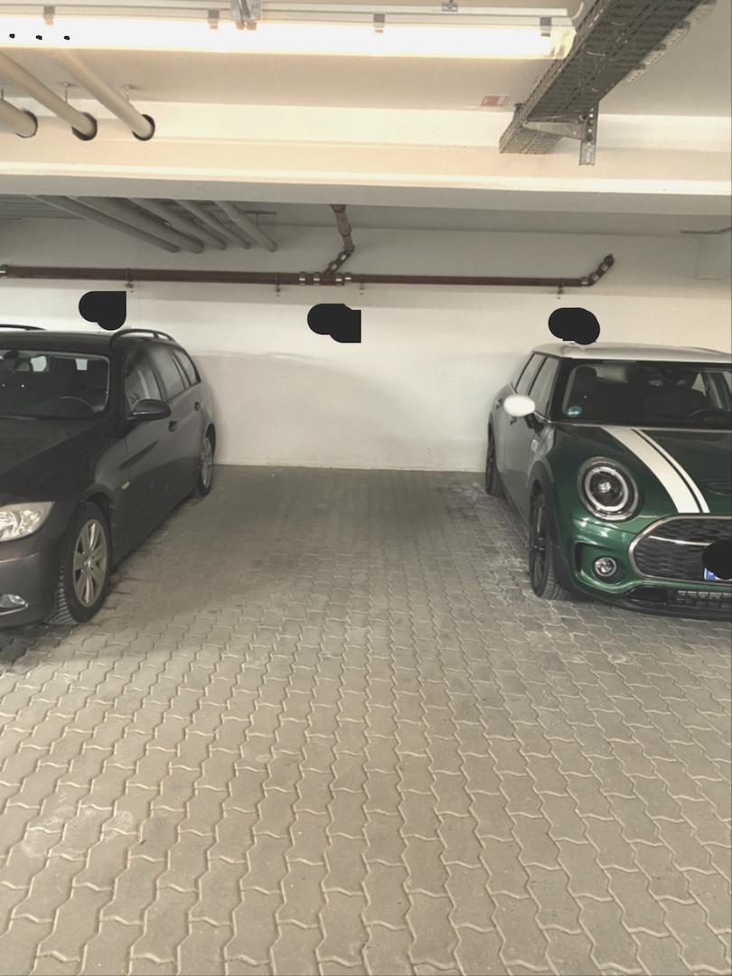 Tiefgarangenstellplatz und breite Verkehrswege