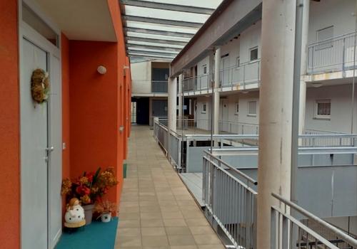 Breite Flure zu den Wohnungen