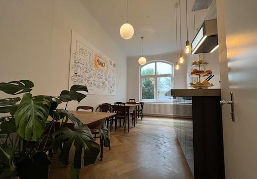 Gemeinschaftsküche mit Bar