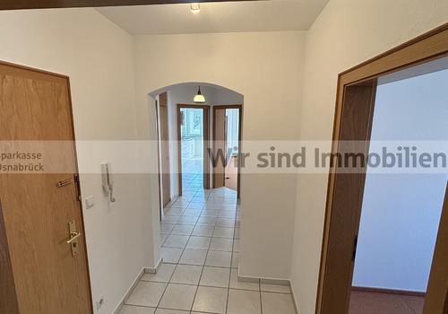 Flur mit Wohnungstür