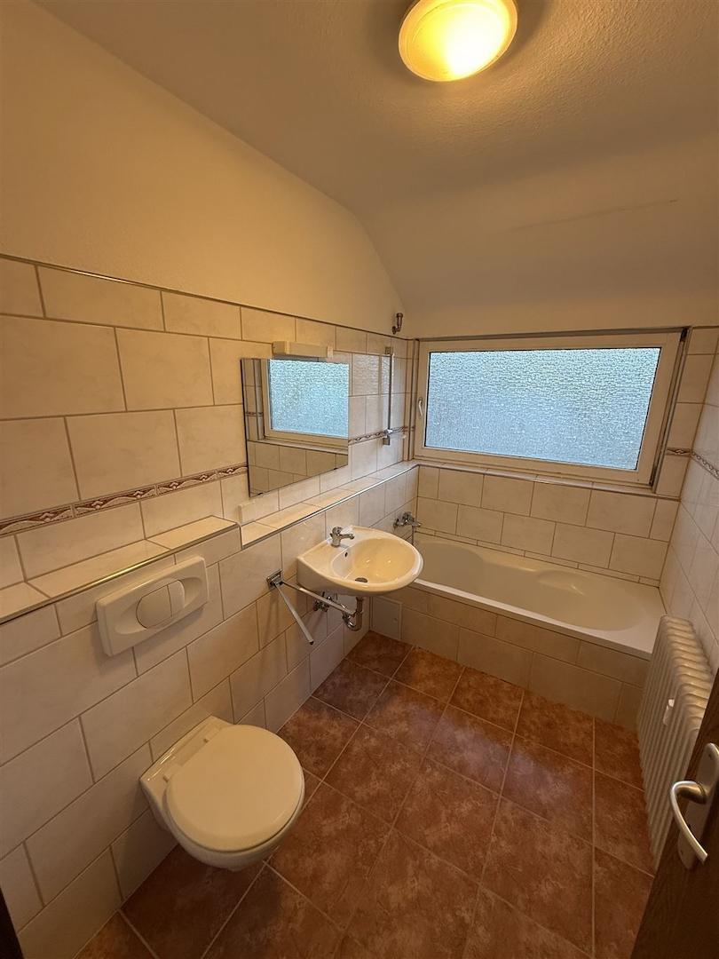 OG Bad mit Badewanne