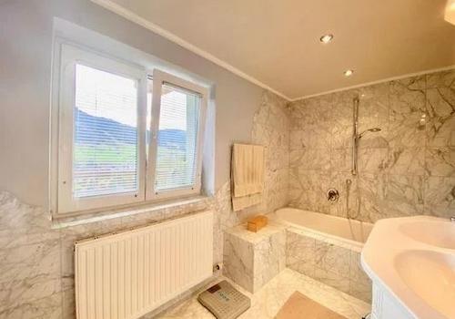 Bäder mit Badewanne -