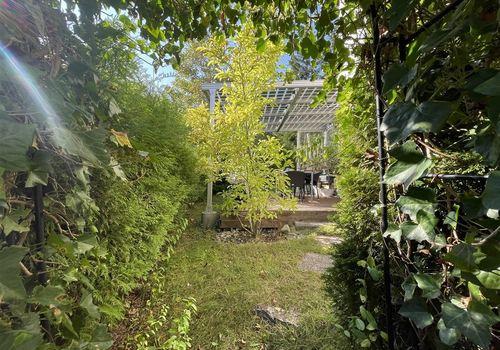 Terrasse mit Gartenanteil