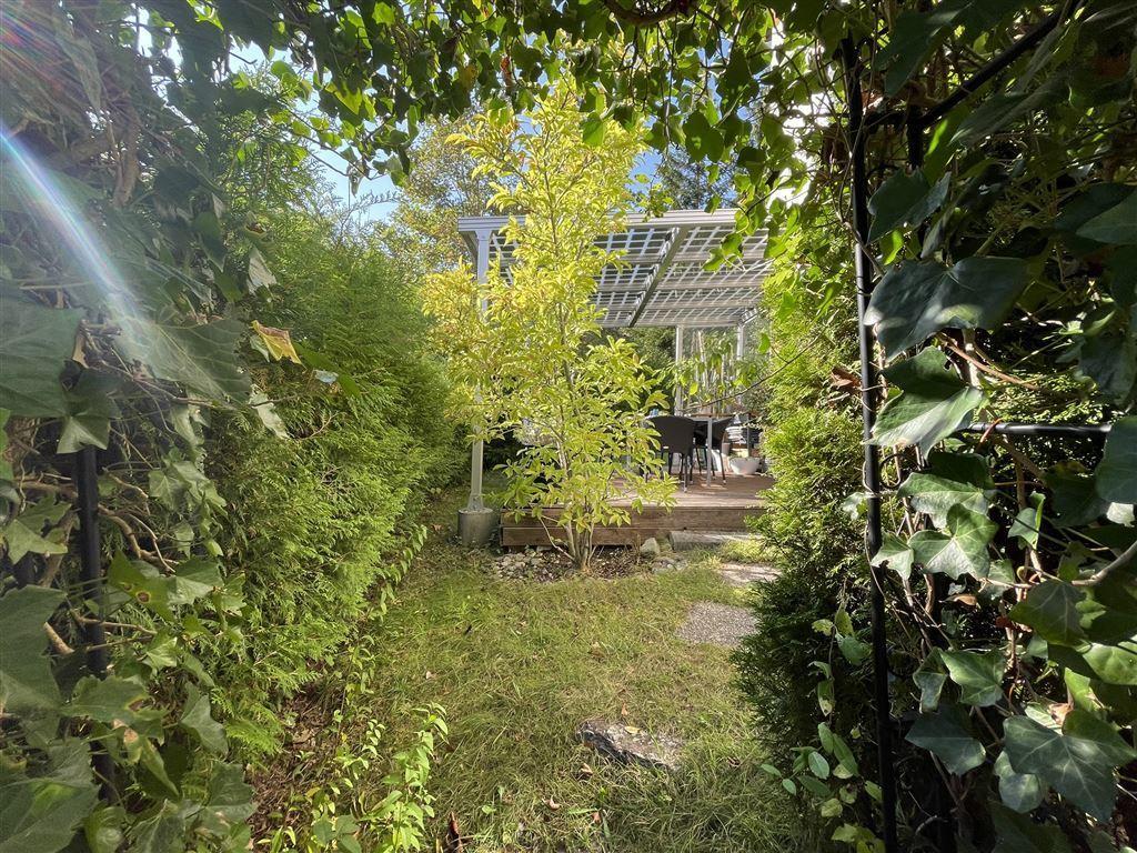 Terrasse mit Gartenanteil