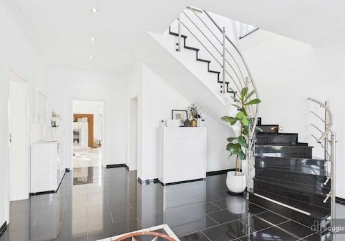 Diele mit Treppenaufgang