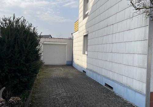 Hof und Garage
