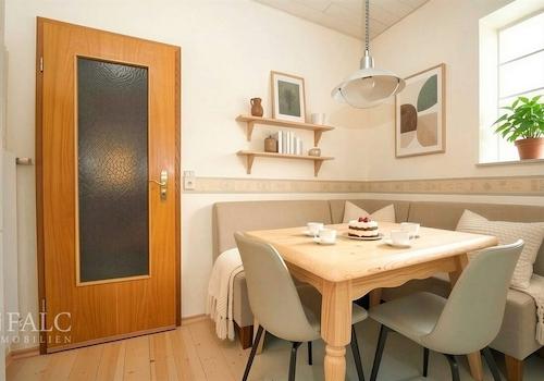 ... mit Platz für eine Essecke