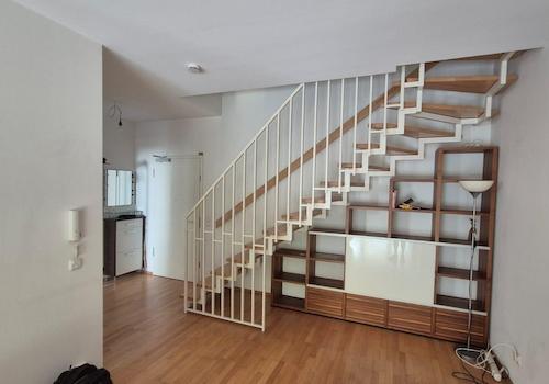 Blick aus Wohnzimmer → Treppe