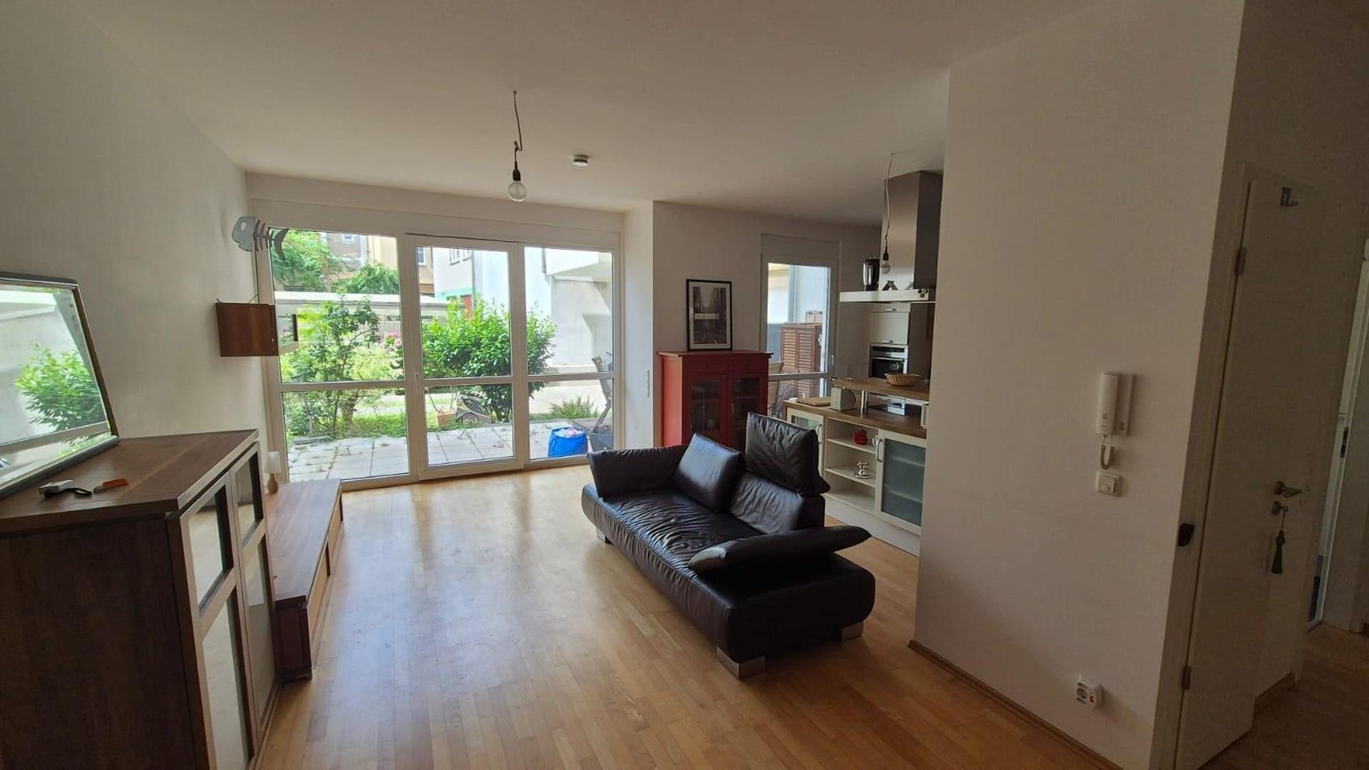 Blick durchs Wohnzimmer