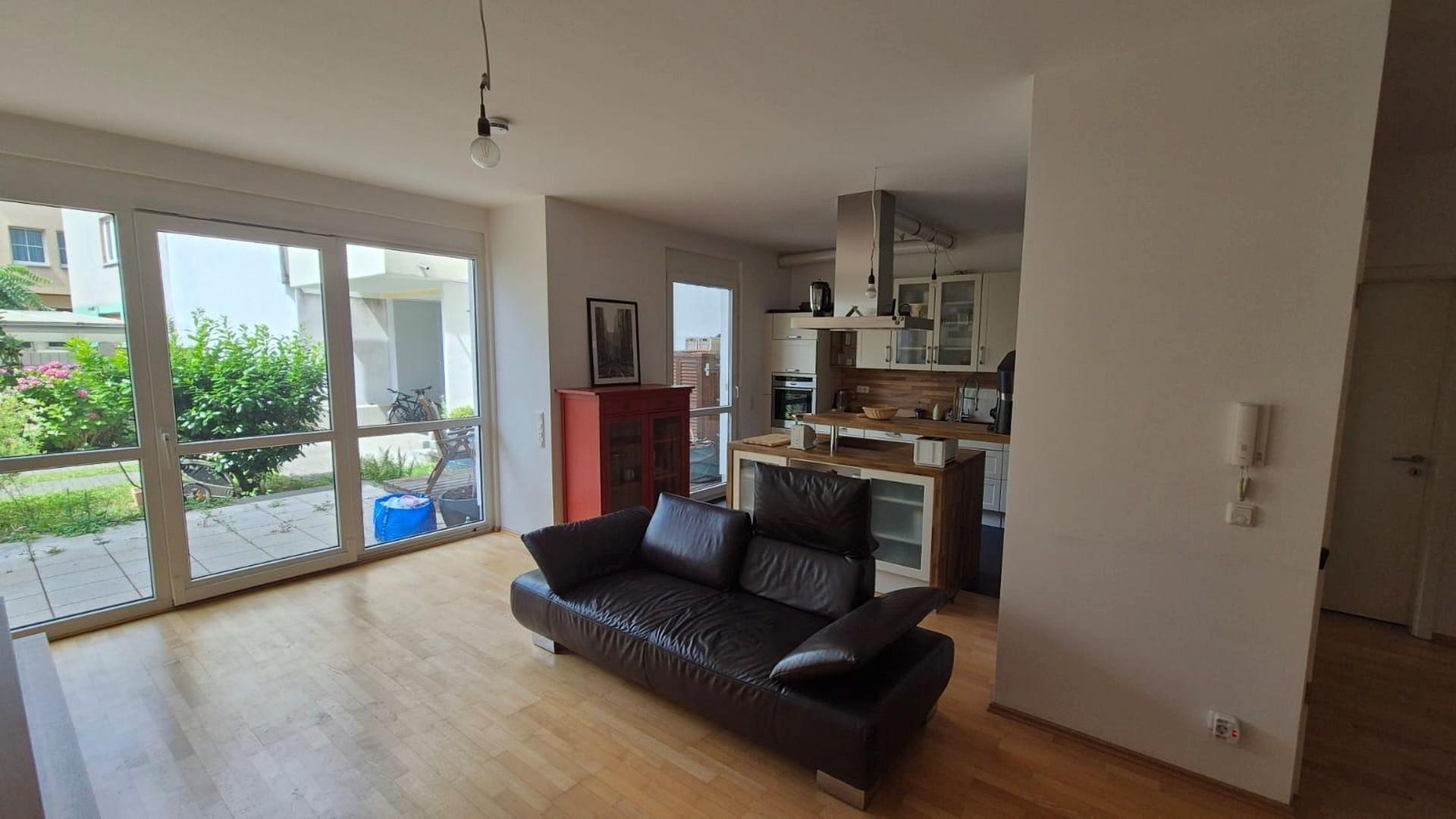 Blick durchs Wohnzimmer