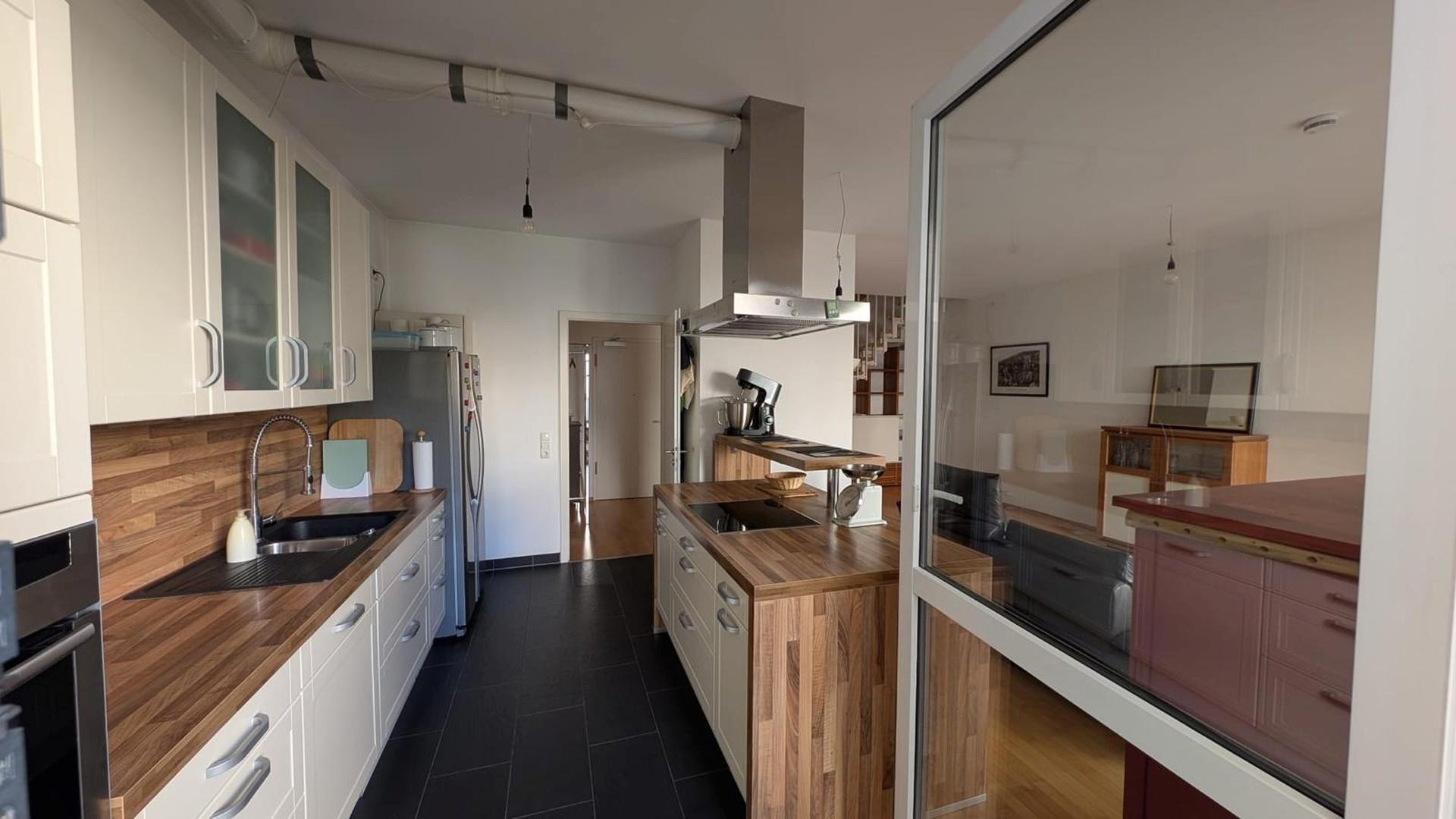 Terrasse→Küche→Wohnungstür