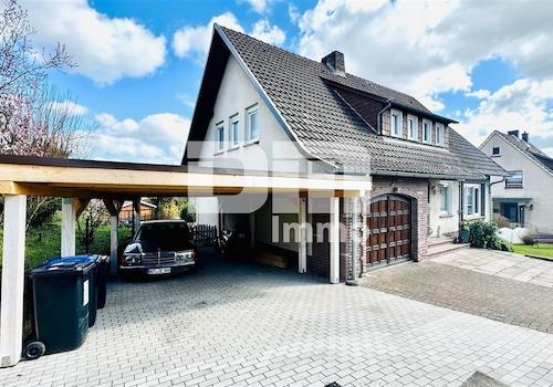 Frontansicht / Carport