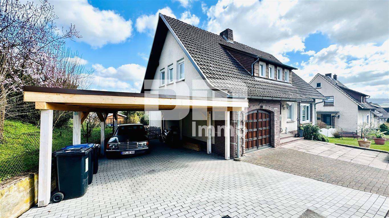 Frontansicht / Carport